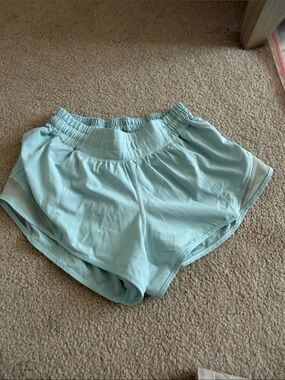 Lululemon Hotty Hot 2.5” Shorts Blue Glow Size 4 | Rare Color 💙